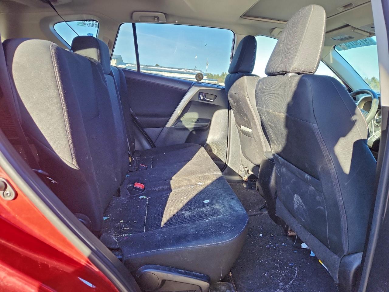 2015 TOYOTA RAV4 XLE photo 11