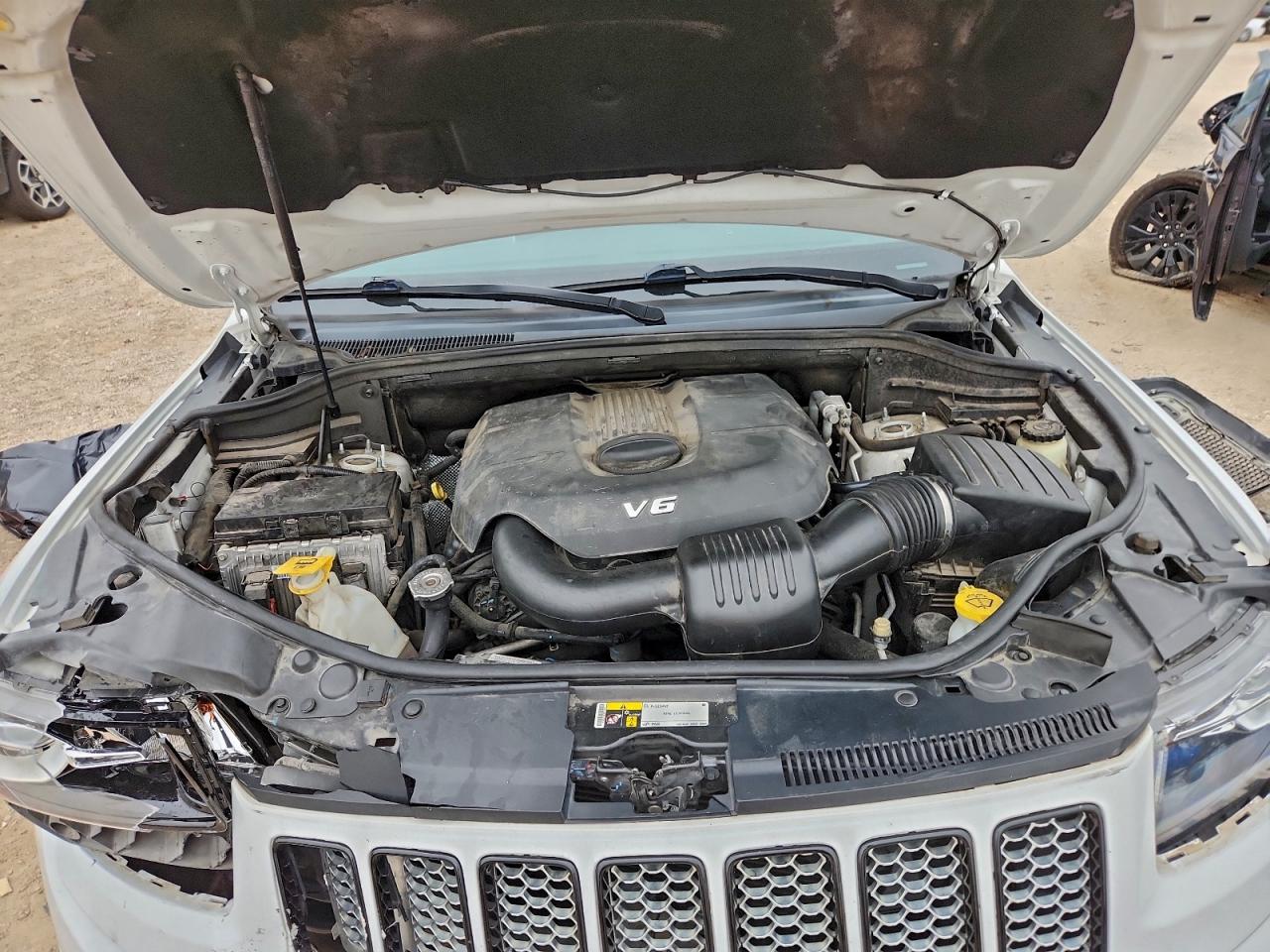 2015 JEEP GRAND CHEROKEE LAREDO photo 12