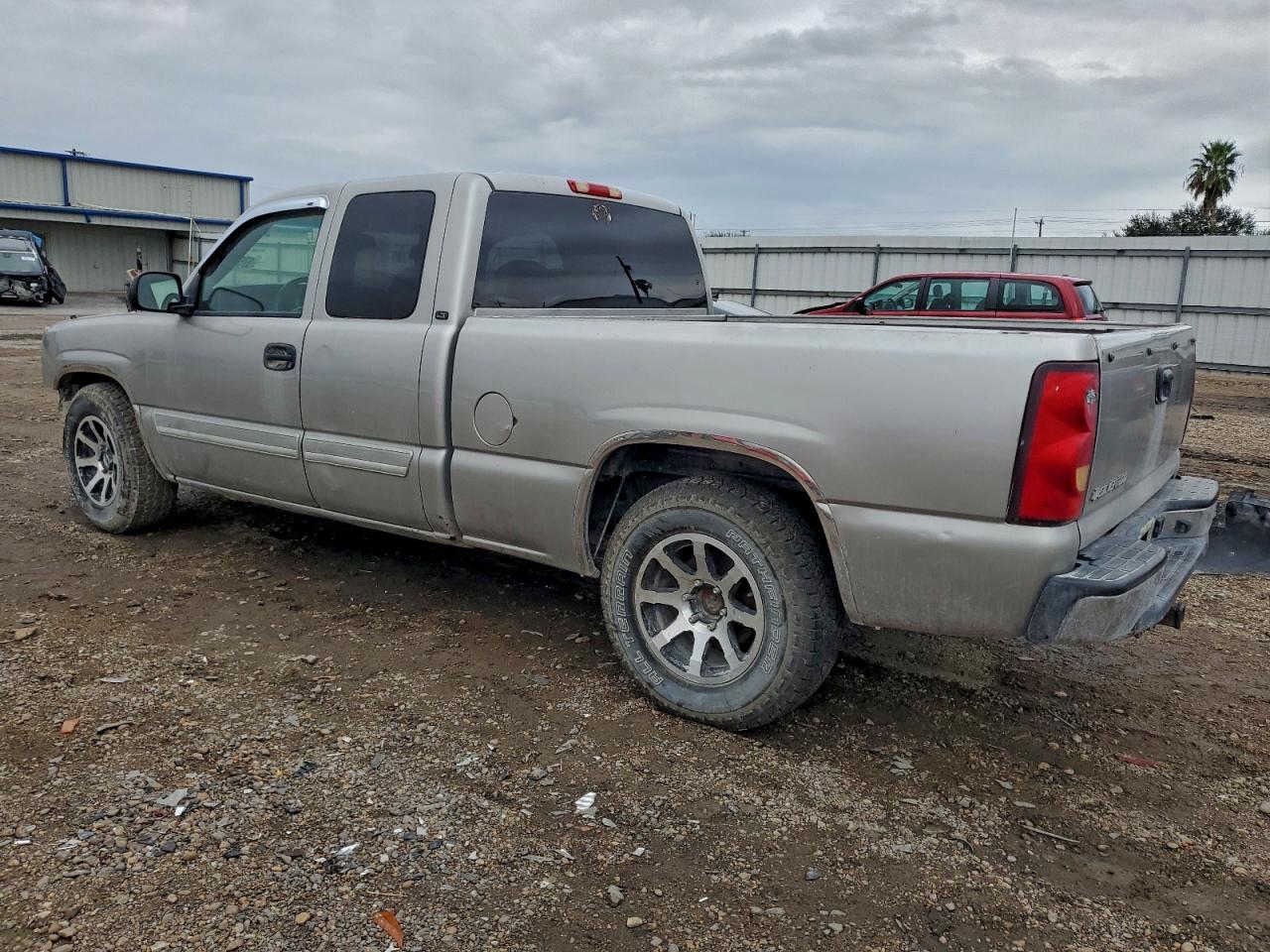 2006 CHEVROLET SILVERADO C1500 photo 3