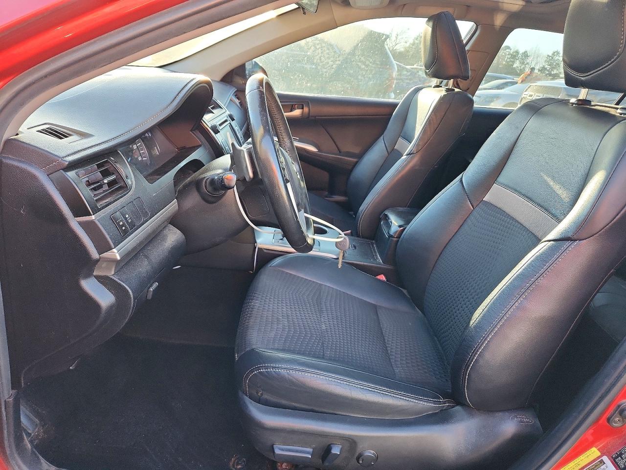 2014 TOYOTA CAMRY L photo 13