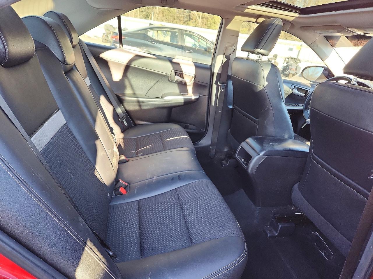 2014 TOYOTA CAMRY L photo 19