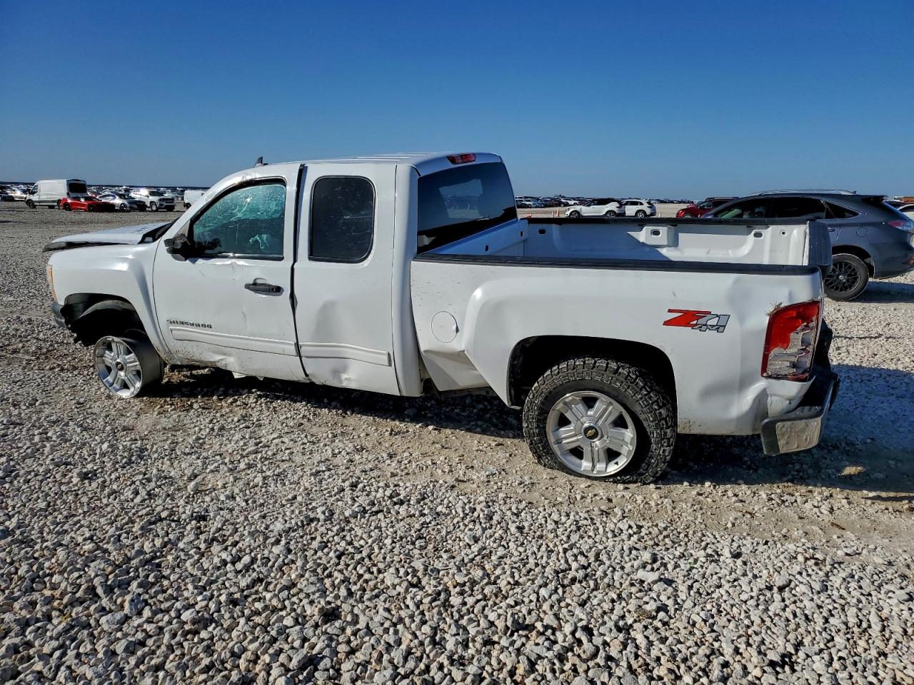 2013 CHEVROLET SILVERADO K1500 LT photo 2