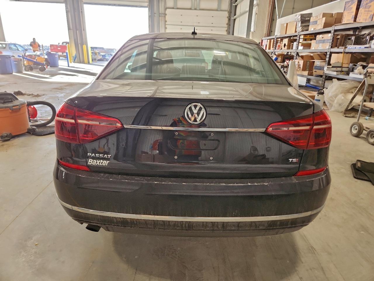 2017 VOLKSWAGEN PASSAT S photo 6