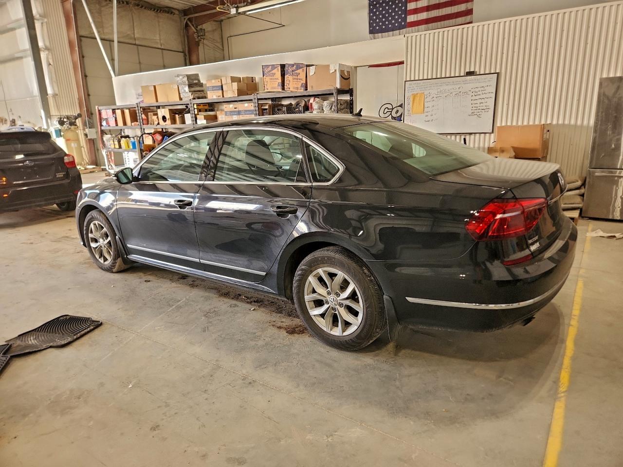 2017 VOLKSWAGEN PASSAT S photo 2