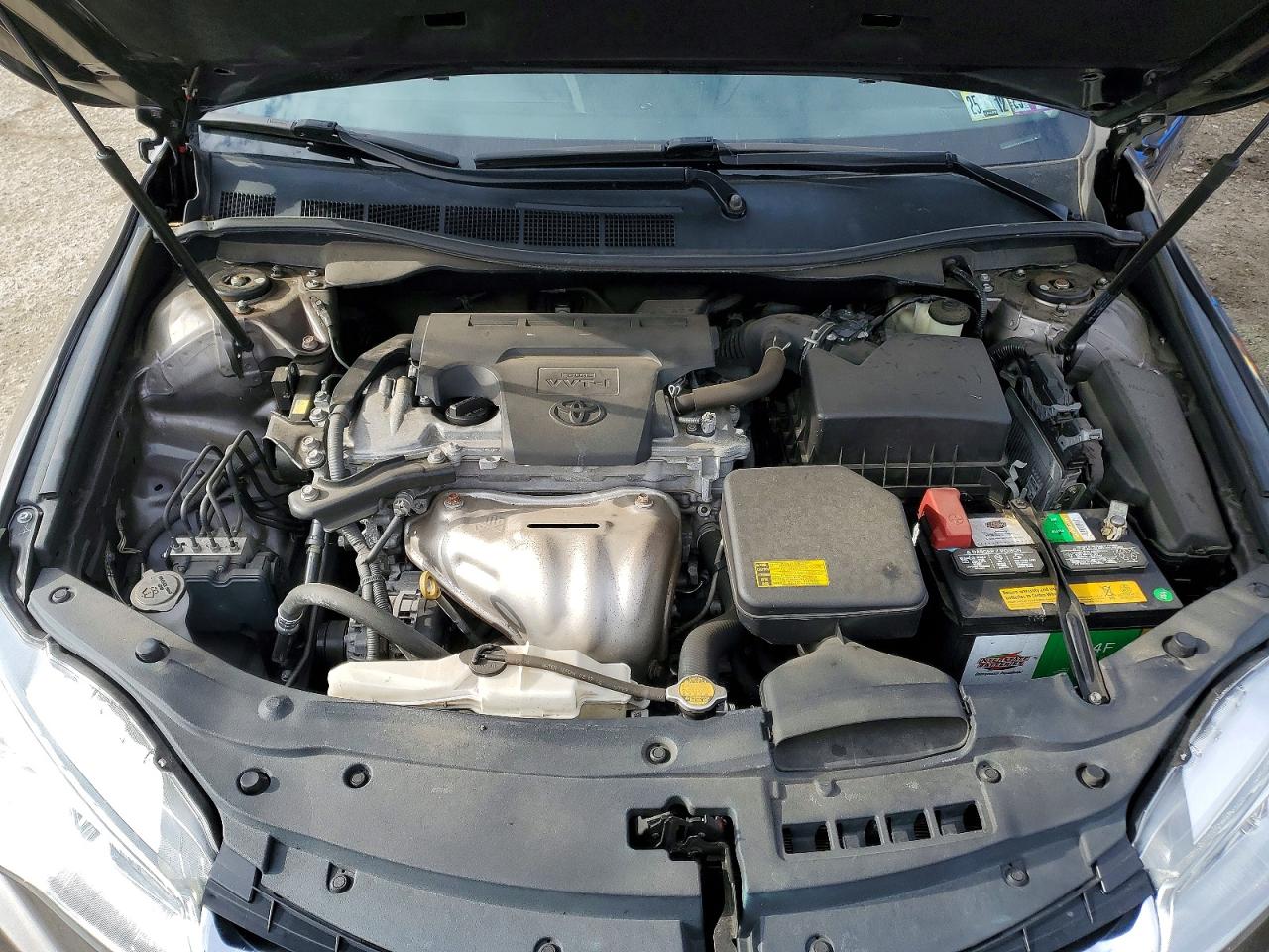 2015 TOYOTA CAMRY LE photo 11