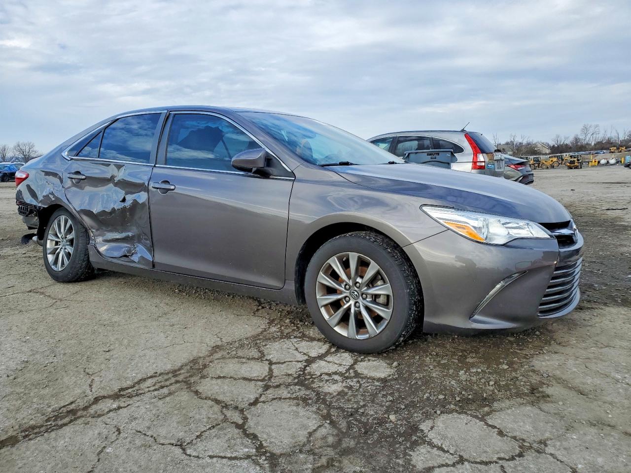 2015 TOYOTA CAMRY LE photo 4