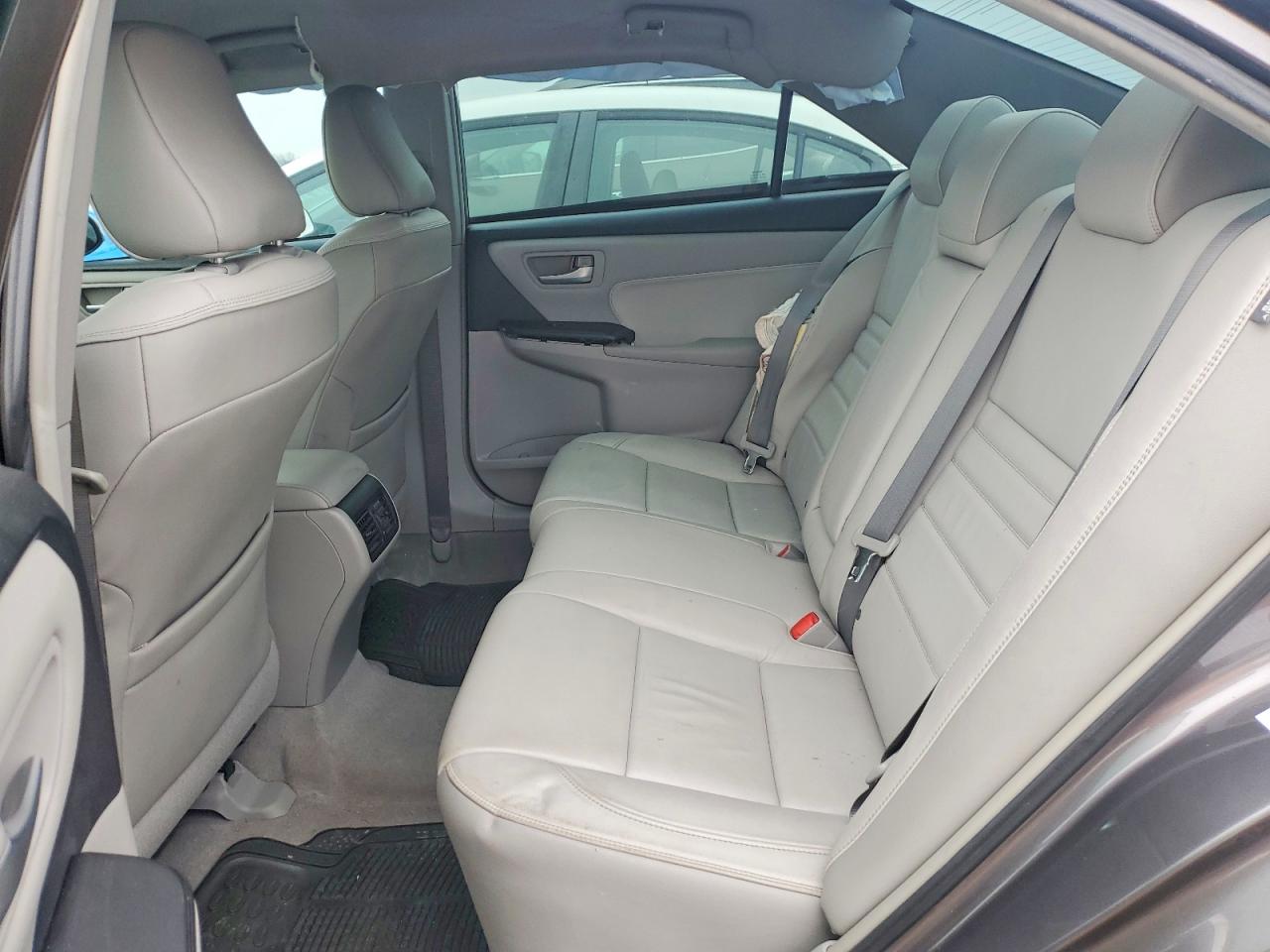 2015 TOYOTA CAMRY LE photo 10