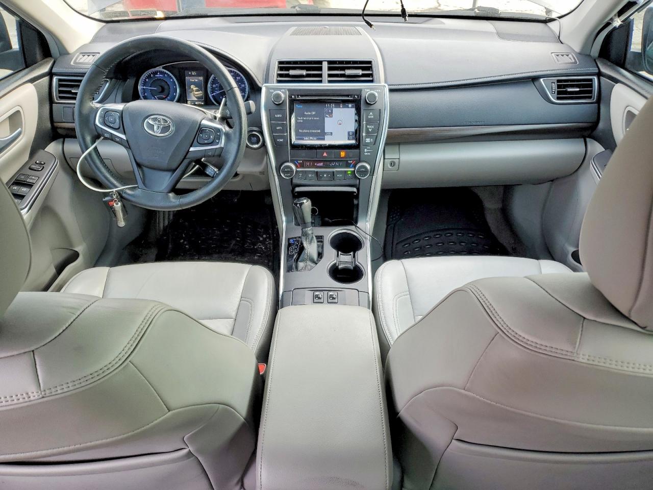 2015 TOYOTA CAMRY LE photo 8