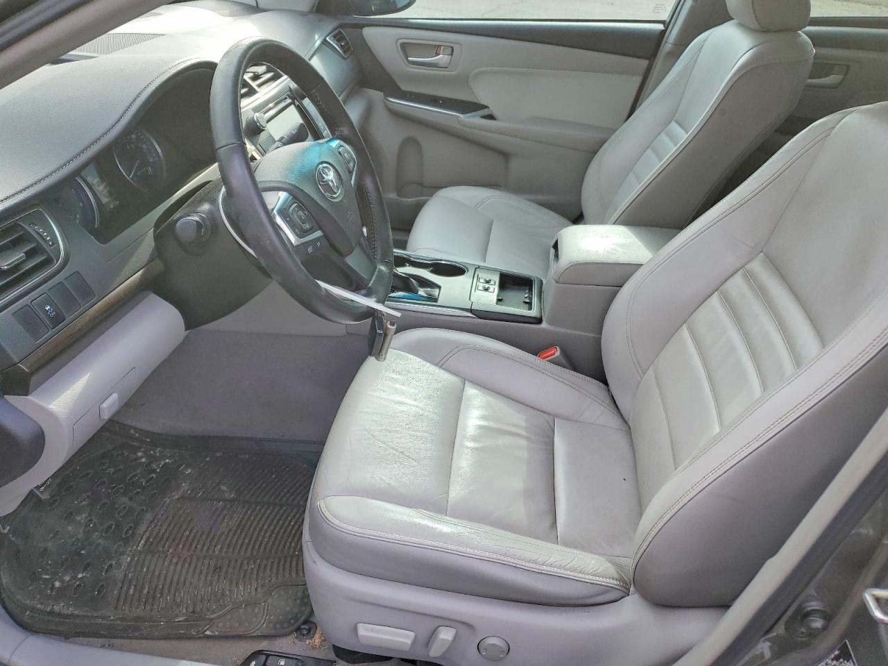 2015 TOYOTA CAMRY LE photo 7