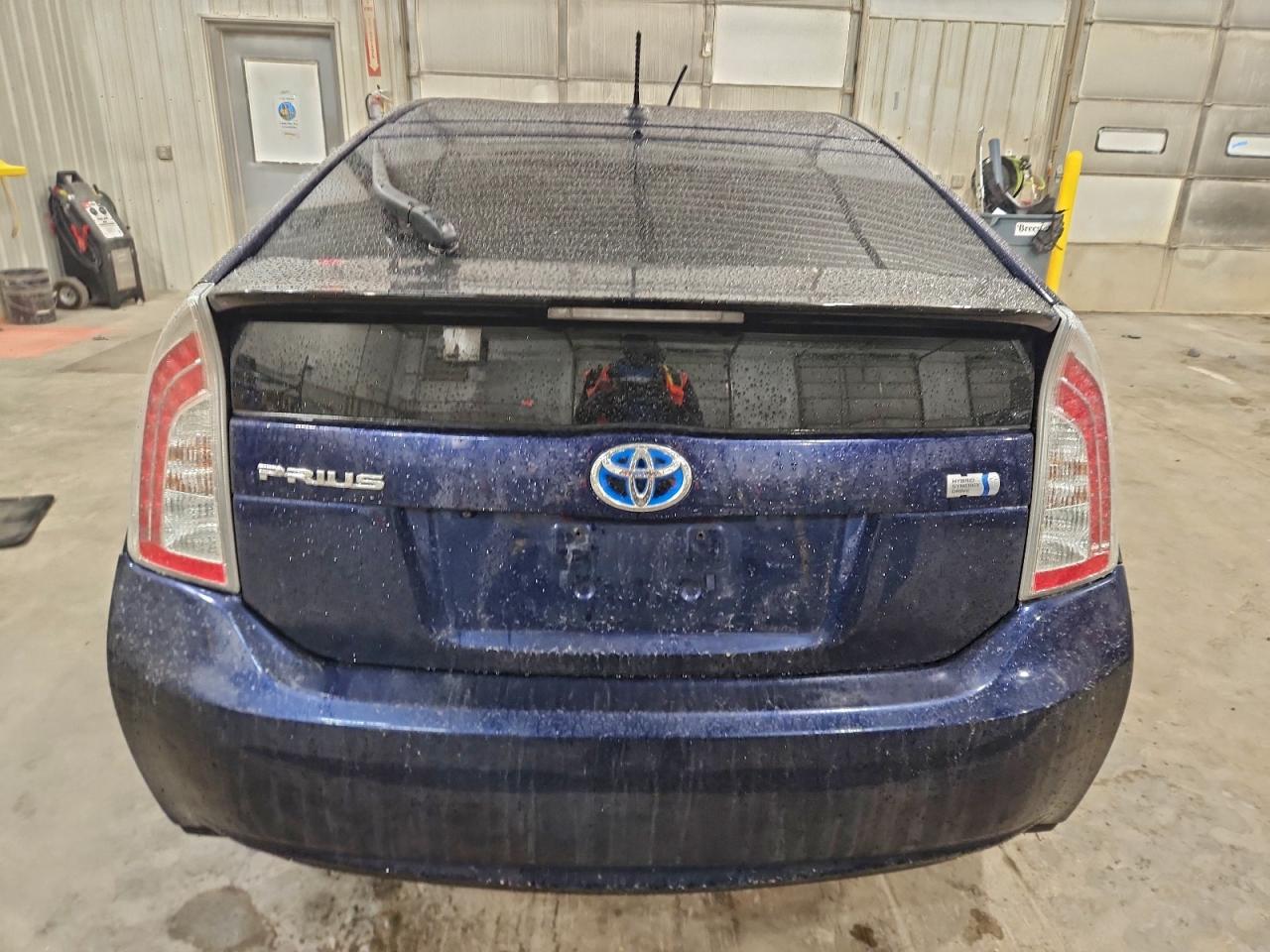 2015 TOYOTA PRIUS photo 16