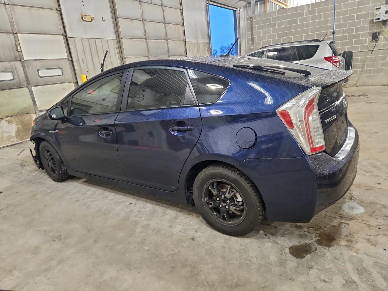 2015 TOYOTA PRIUS photo 4