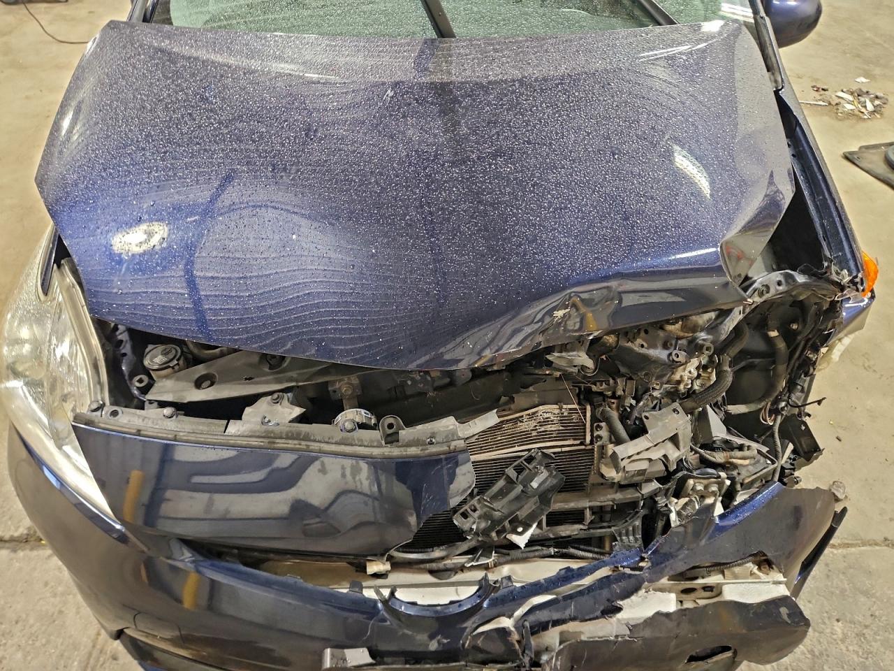 2015 TOYOTA PRIUS photo 31