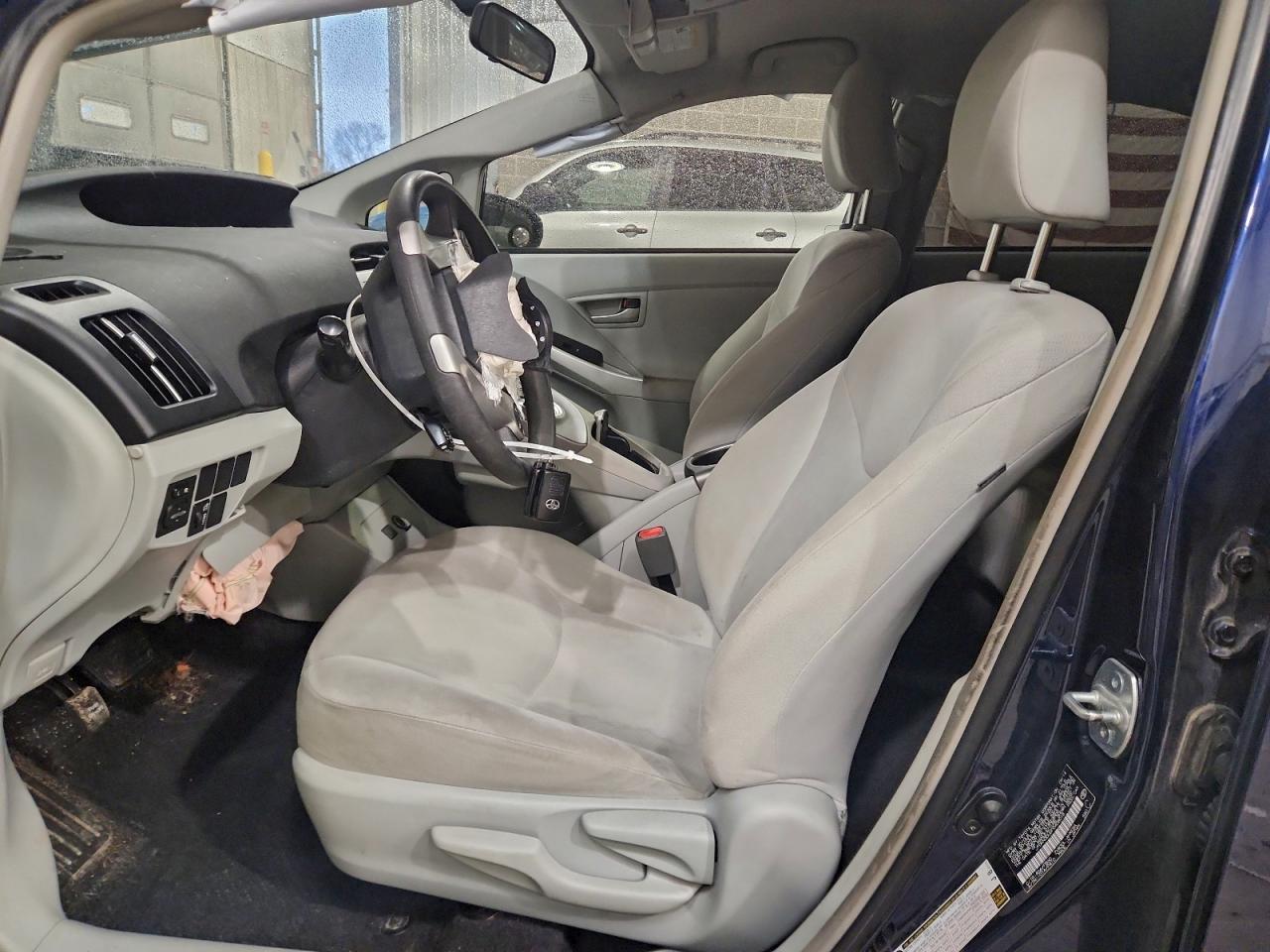 2015 TOYOTA PRIUS photo 19