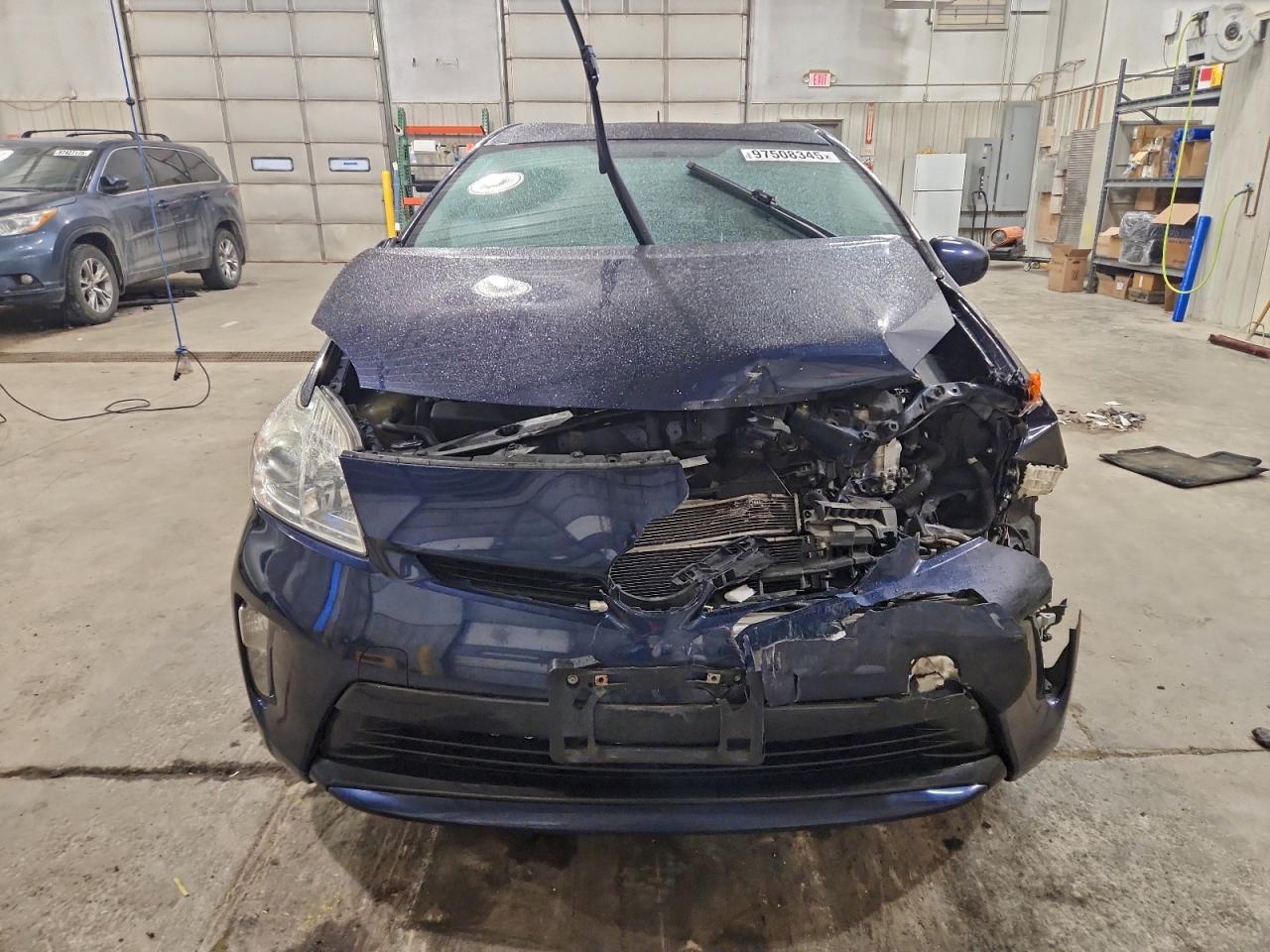 2015 TOYOTA PRIUS photo 13