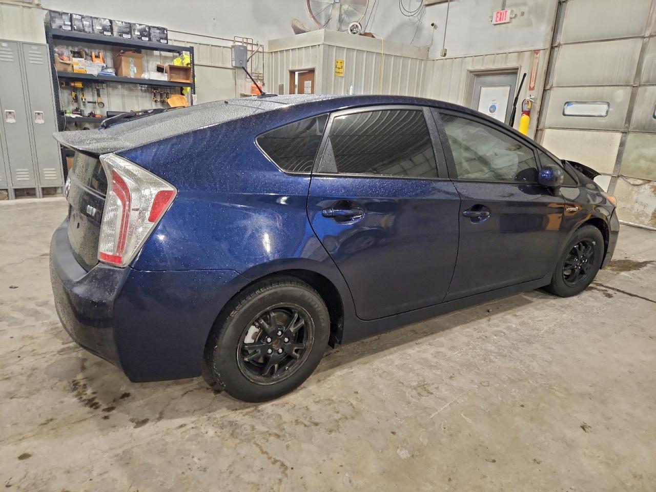 2015 TOYOTA PRIUS photo 7