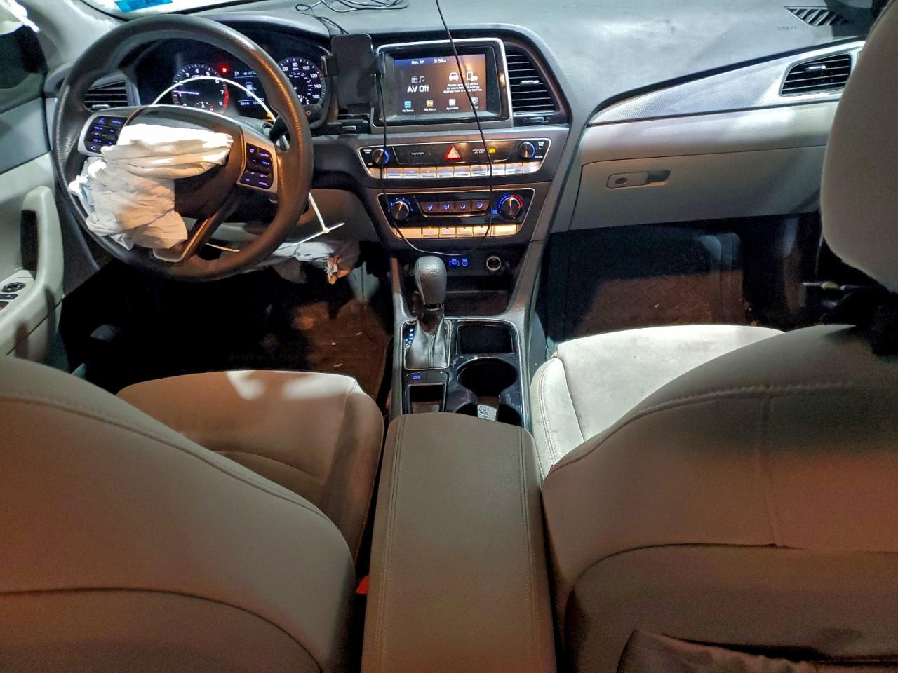 2018 HYUNDAI SONATA SE photo 8