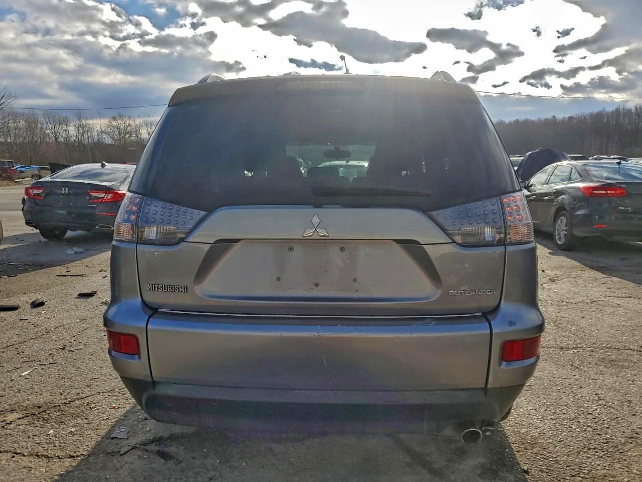 2013 MITSUBISHI OUTLANDER SE photo 11