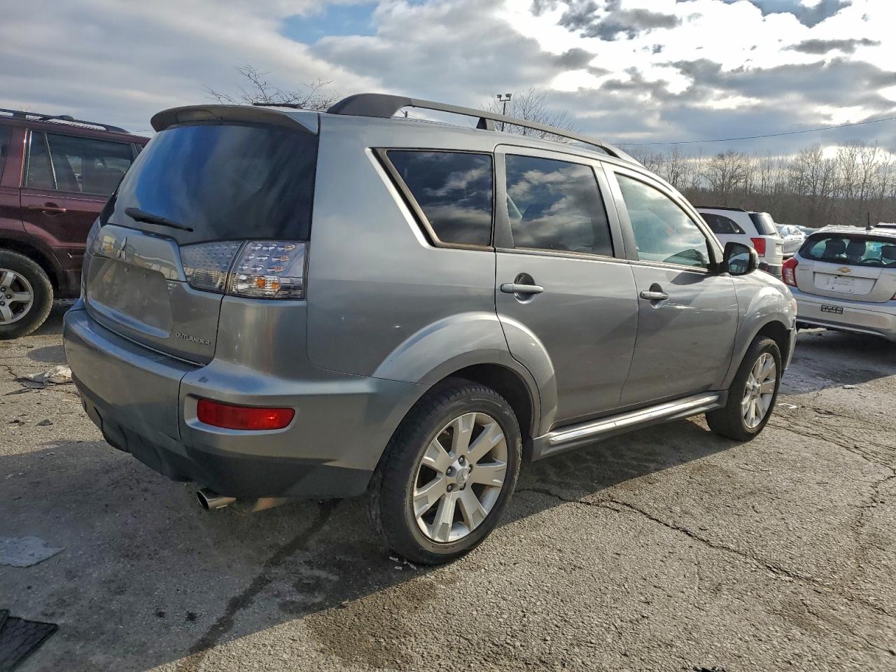 2013 MITSUBISHI OUTLANDER SE photo 5