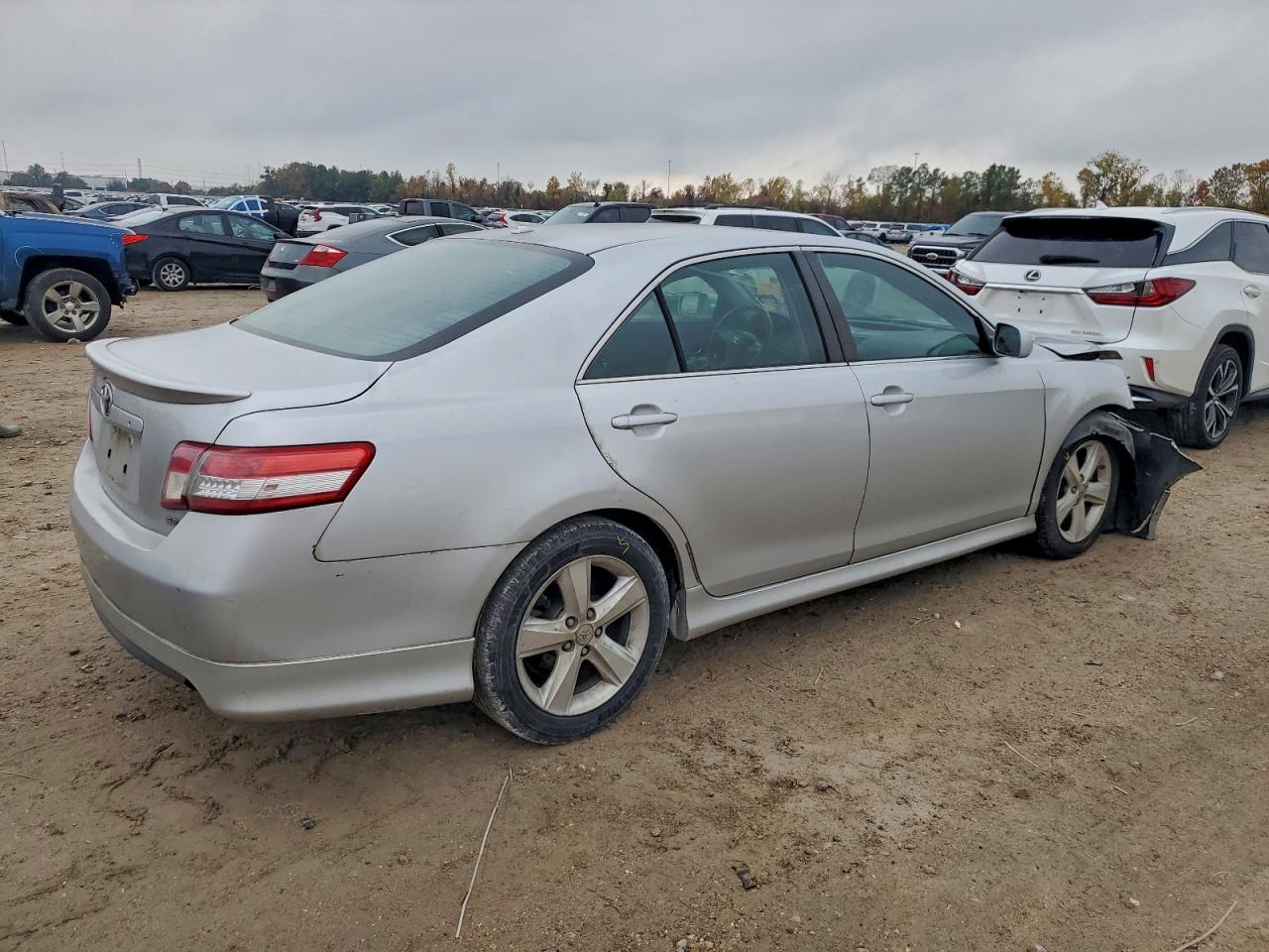 2011 TOYOTA CAMRY BASE photo 3