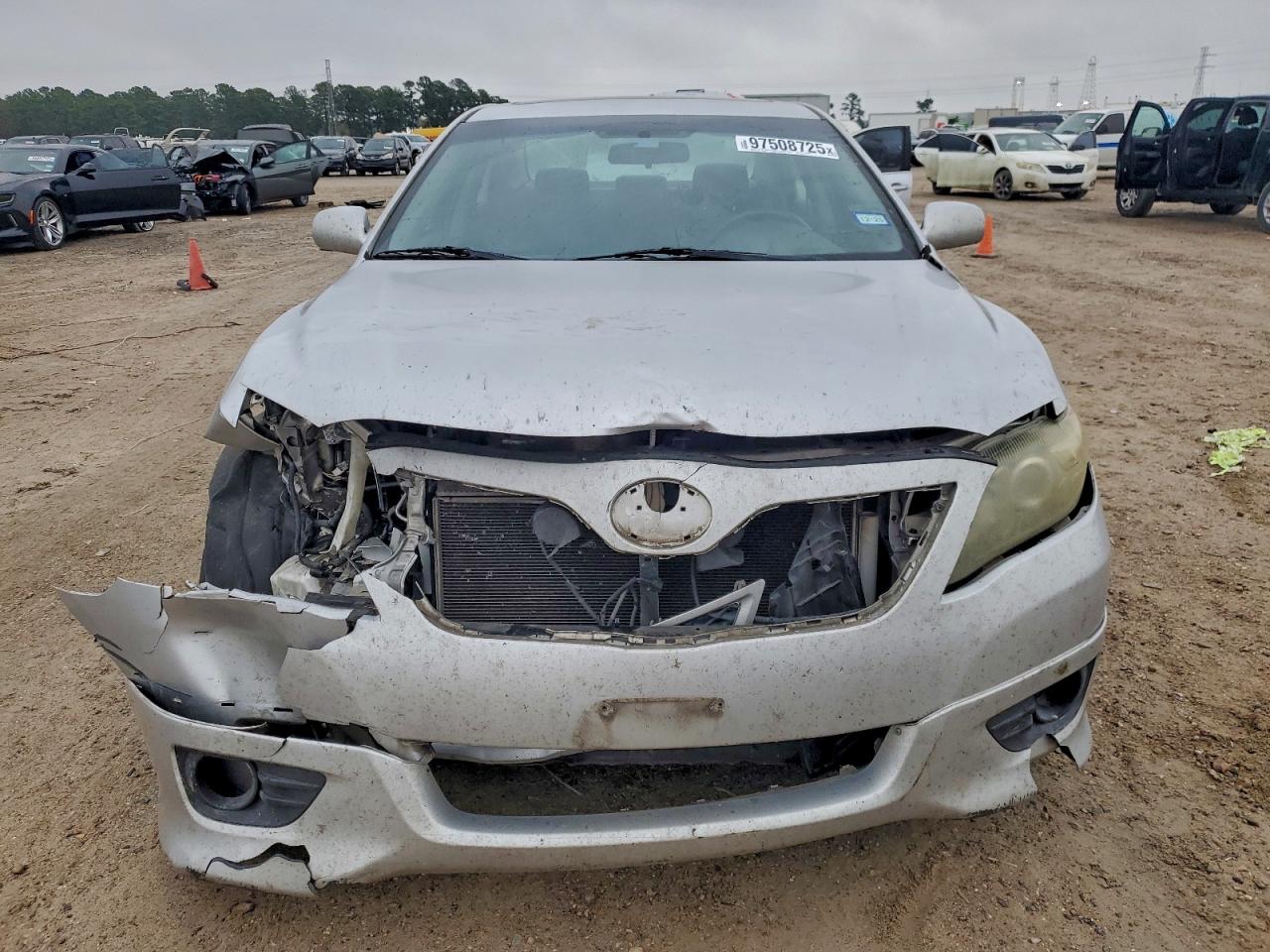 2011 TOYOTA CAMRY BASE photo 5
