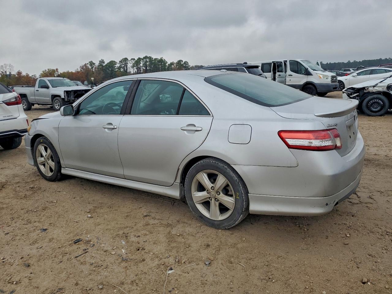 2011 TOYOTA CAMRY BASE photo 2