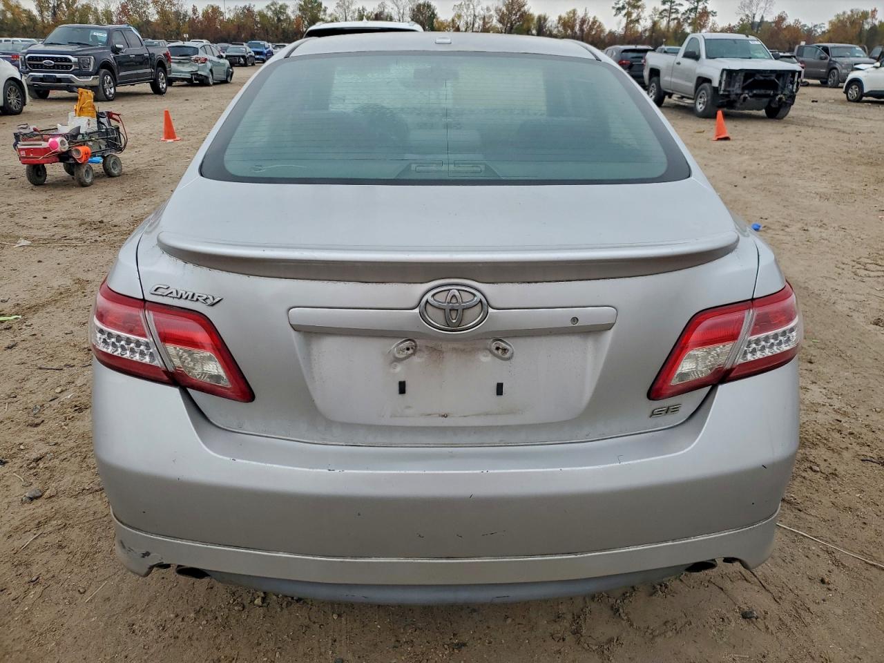 2011 TOYOTA CAMRY BASE photo 6