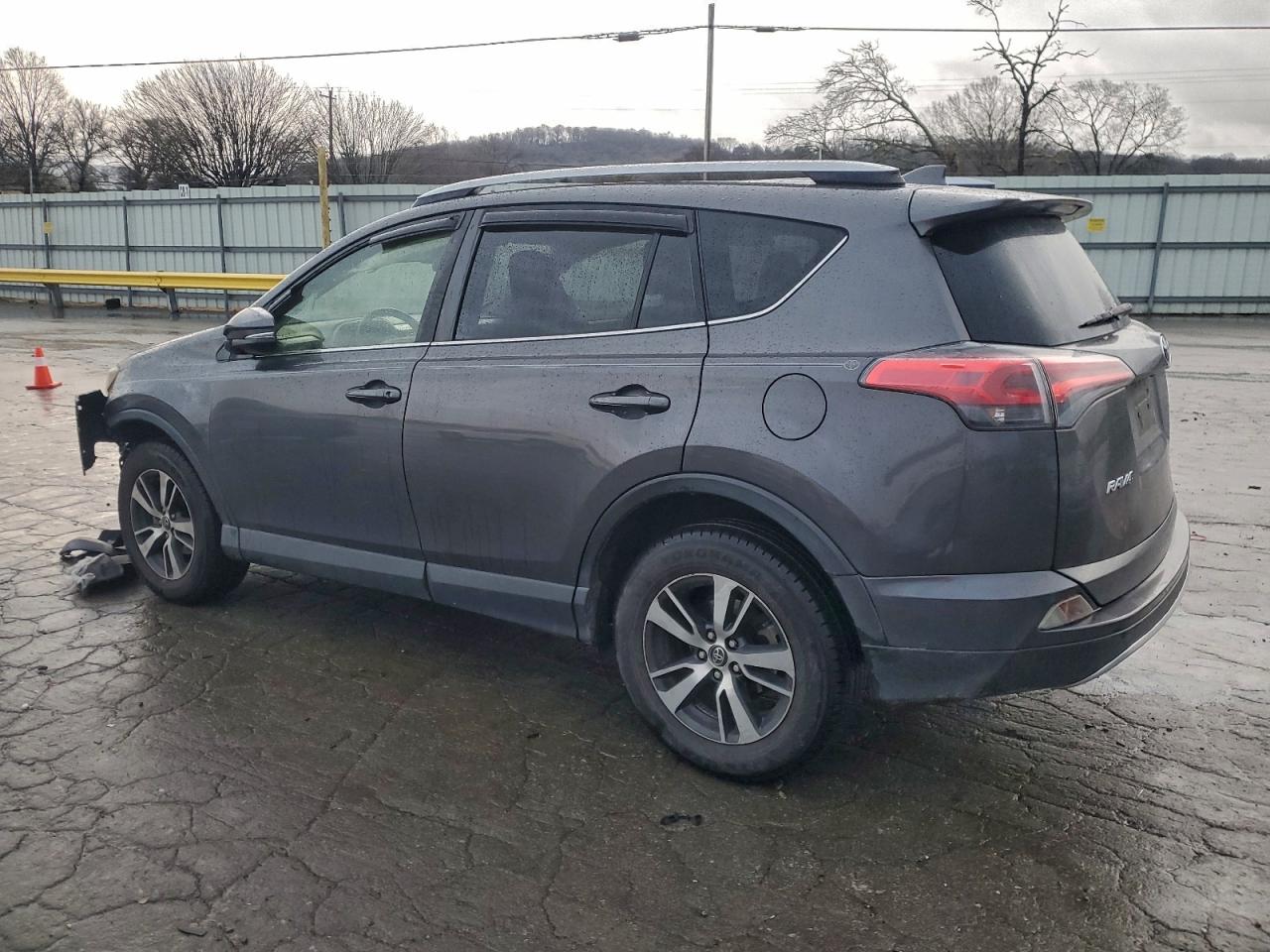 2017 TOYOTA RAV4 XLE photo 3
