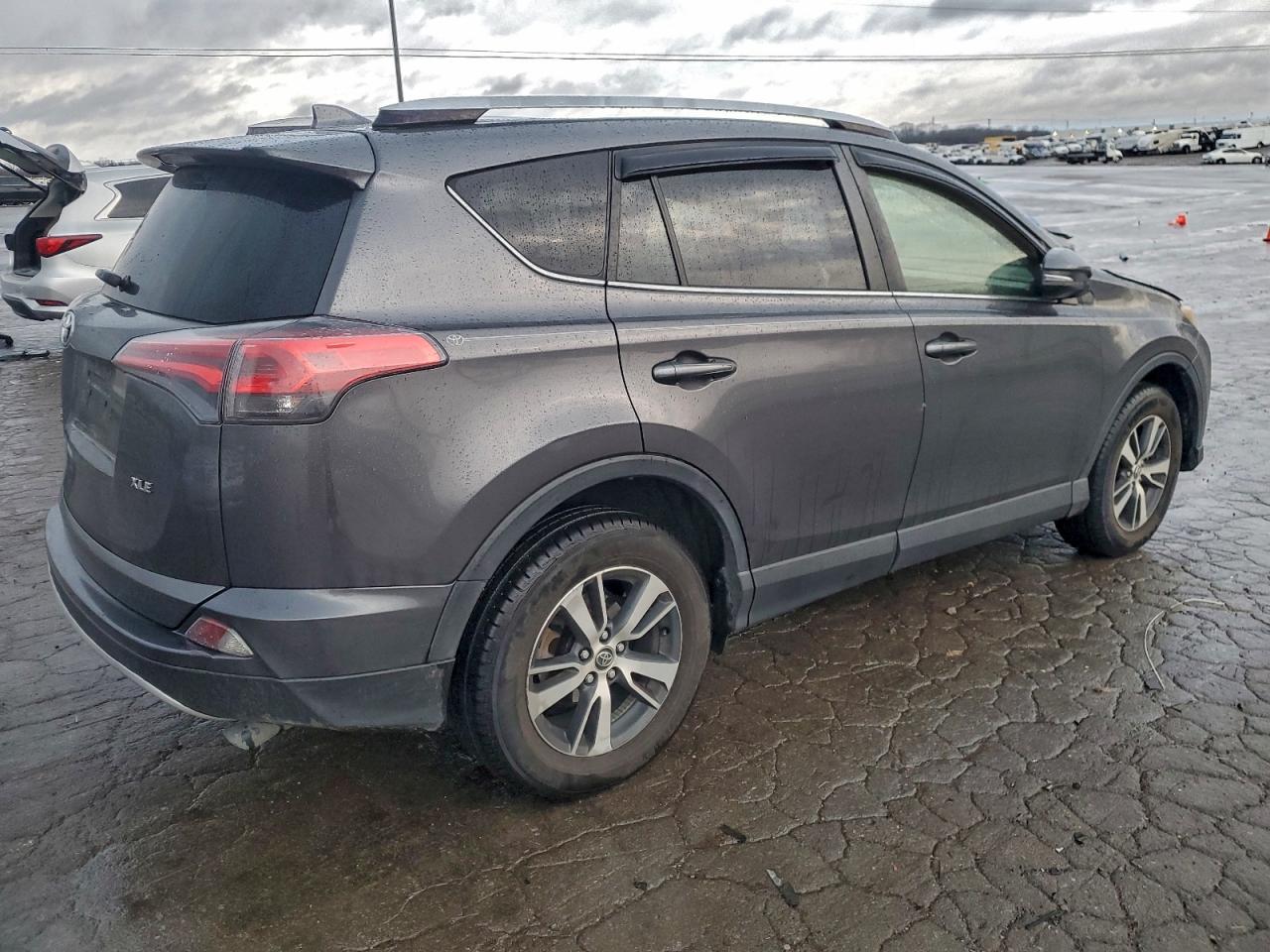 2017 TOYOTA RAV4 XLE photo 5