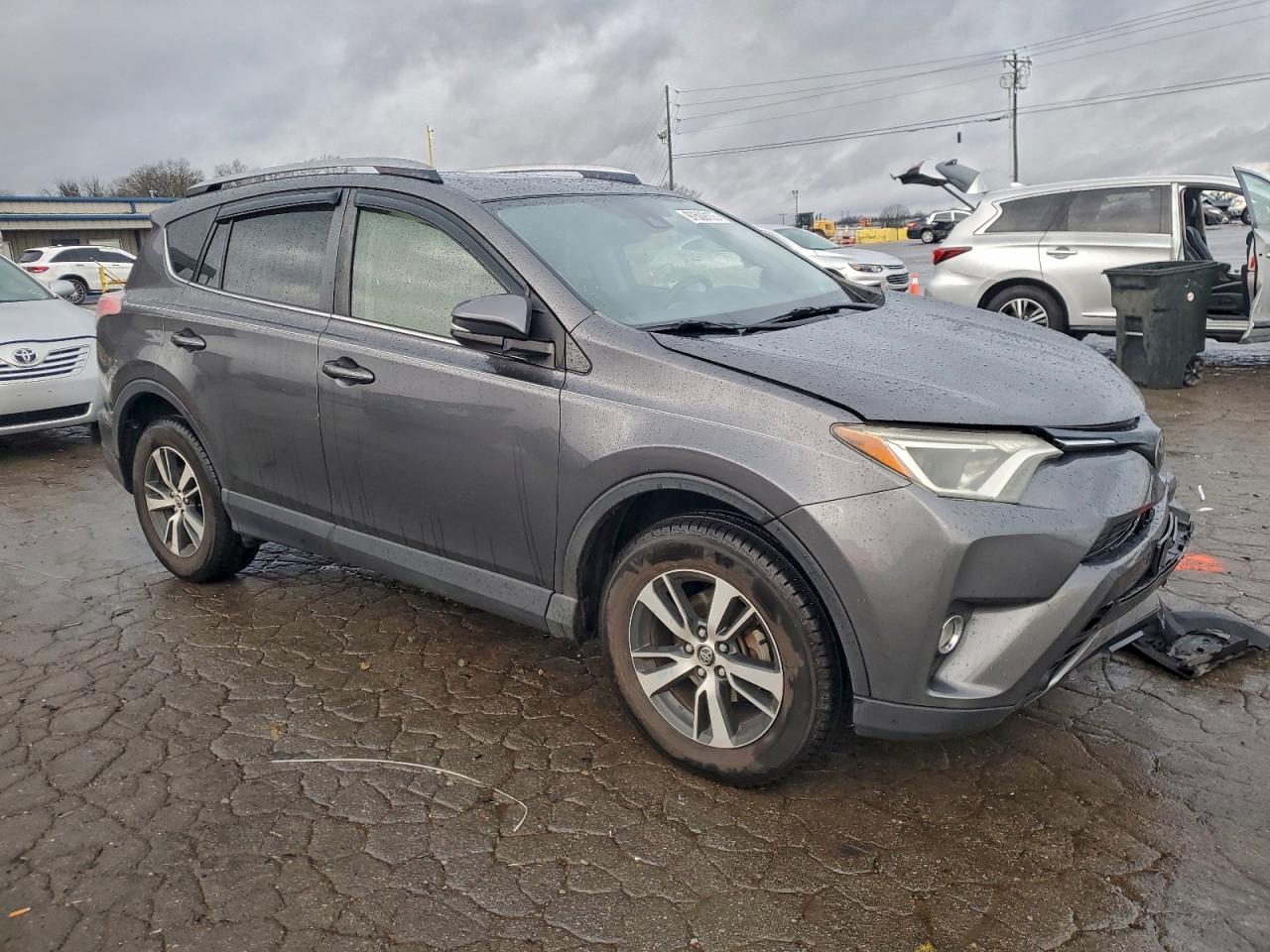 2017 TOYOTA RAV4 XLE photo 7