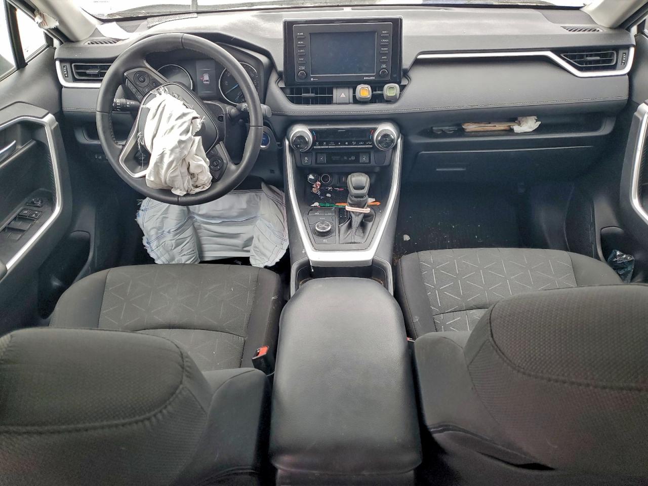 2021 TOYOTA RAV4 XLE photo 8