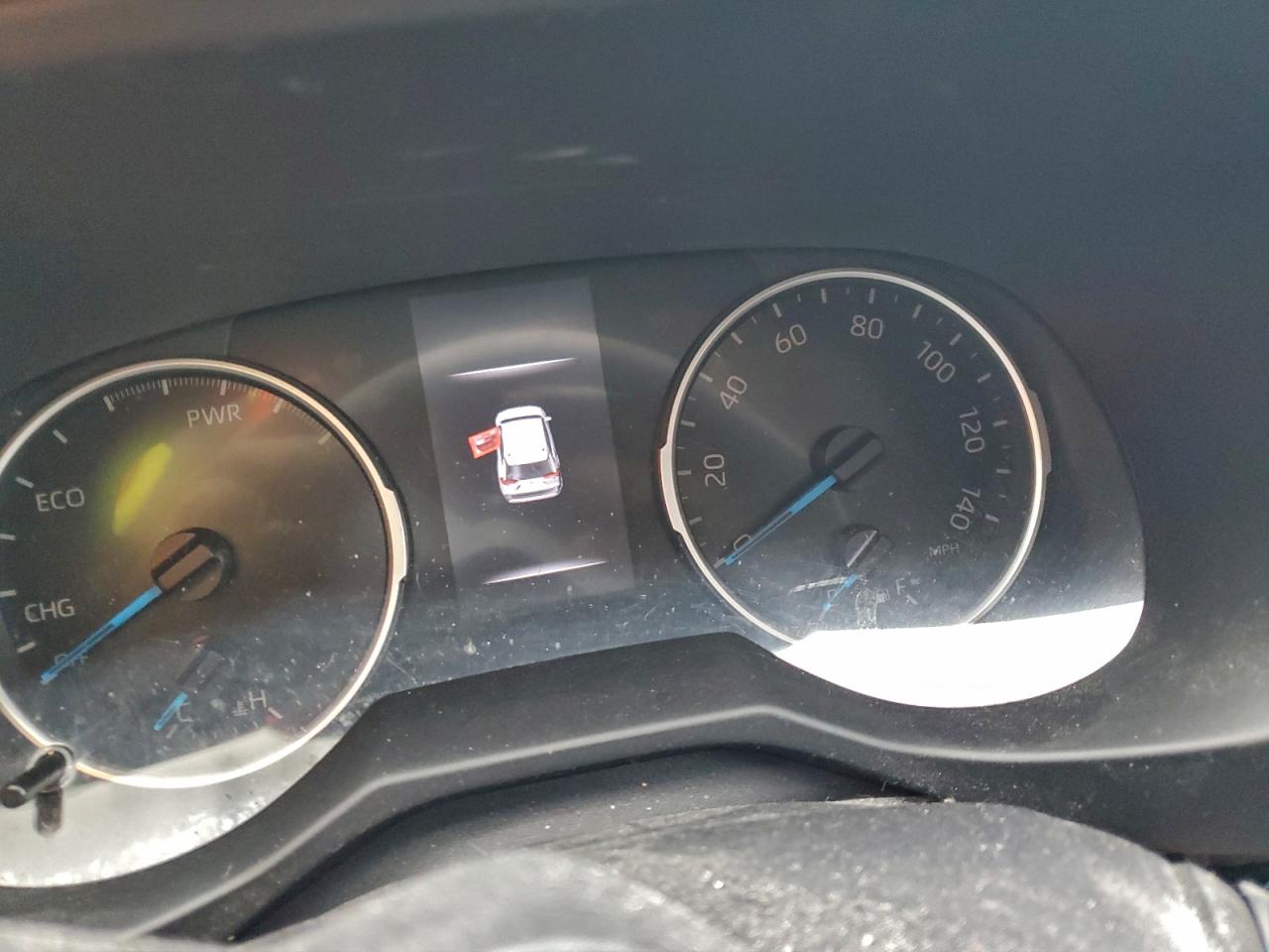 2021 TOYOTA RAV4 XLE photo 9