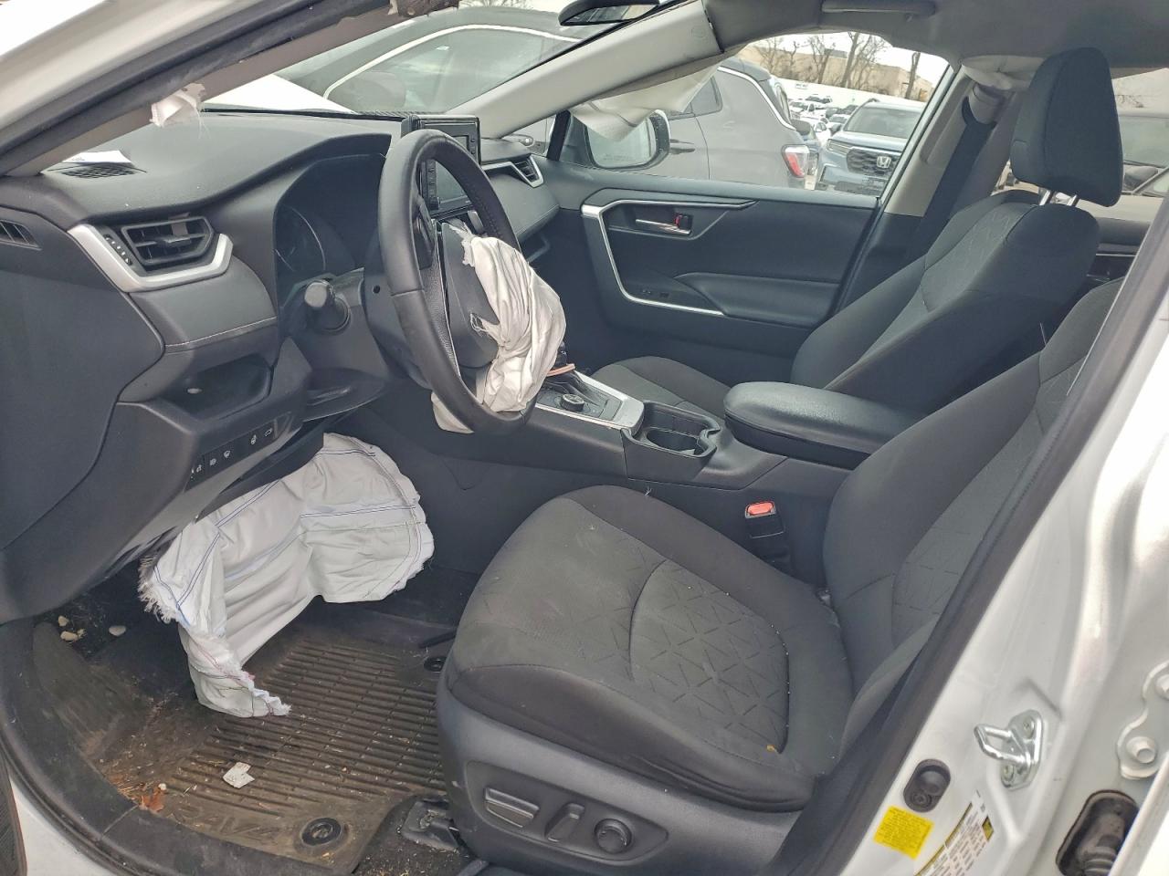 2021 TOYOTA RAV4 XLE photo 7