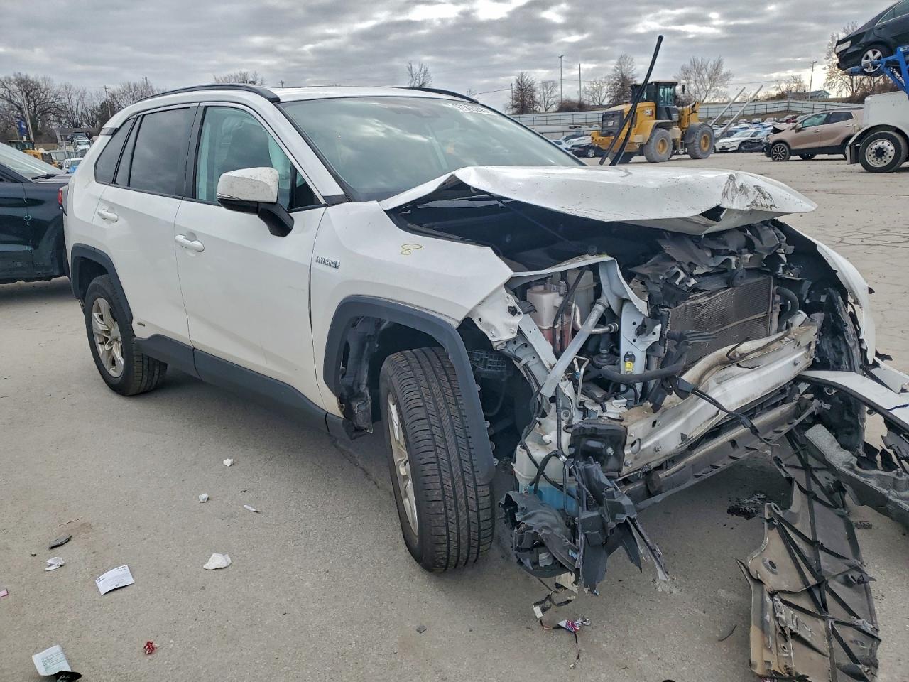 2021 TOYOTA RAV4 XLE photo 4