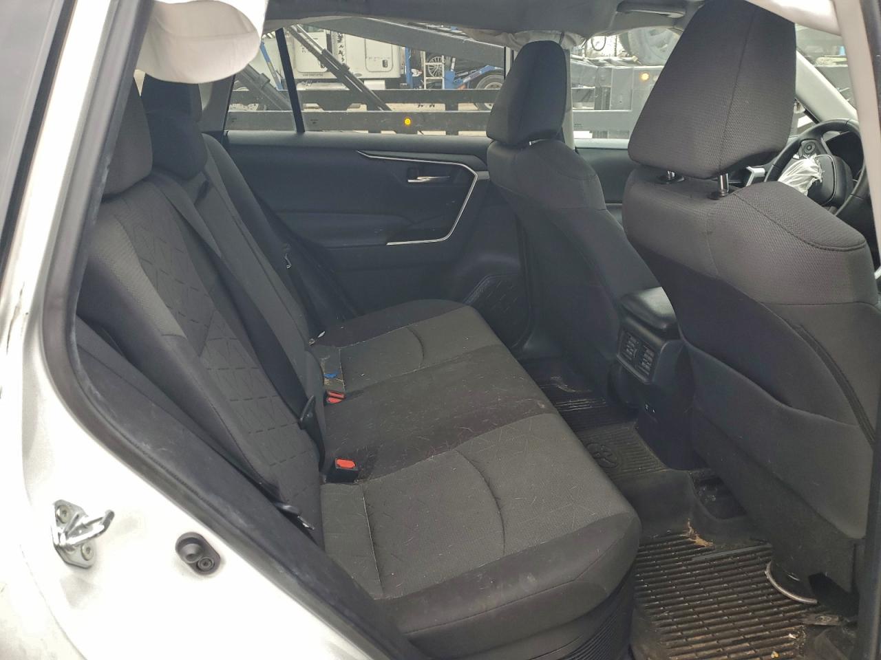 2021 TOYOTA RAV4 XLE photo 11