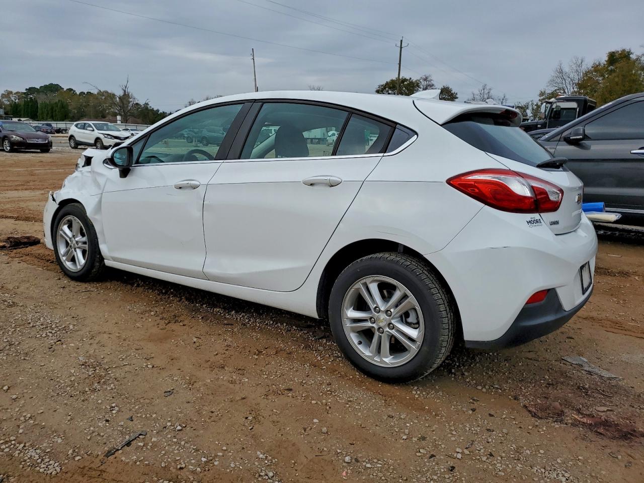 2017 CHEVROLET CRUZE LT photo 2