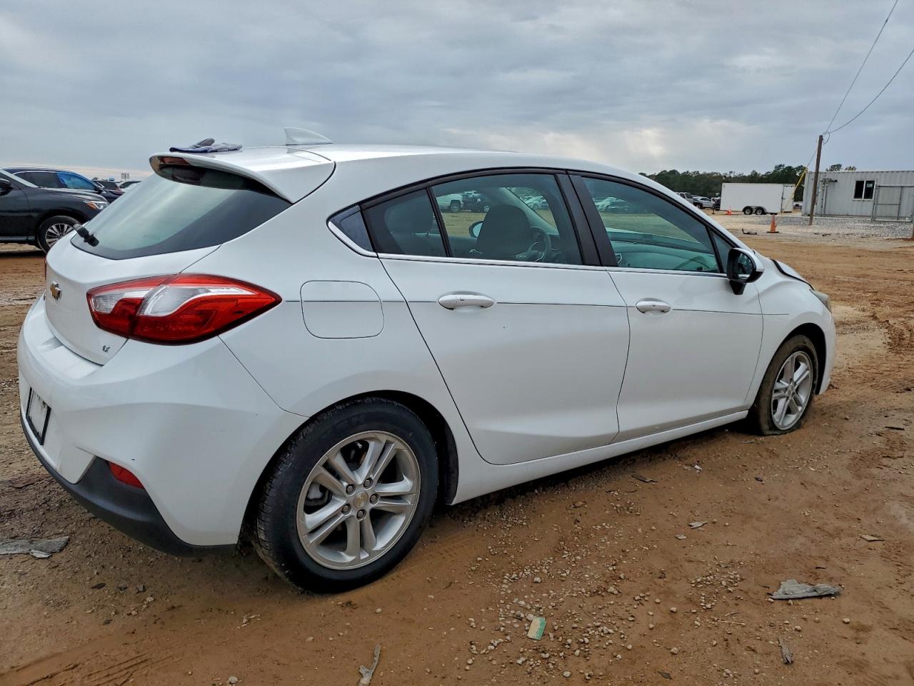 2017 CHEVROLET CRUZE LT photo 3