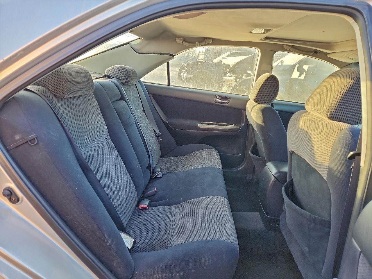 2004 TOYOTA CAMRY SE photo 28