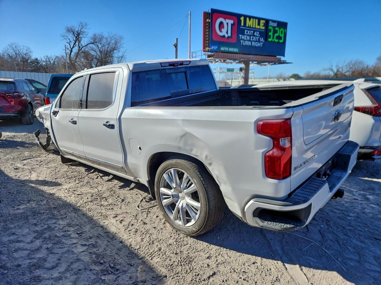 2024 CHEVROLET SILVERADO K1500 HIGH COUNTRY photo 2