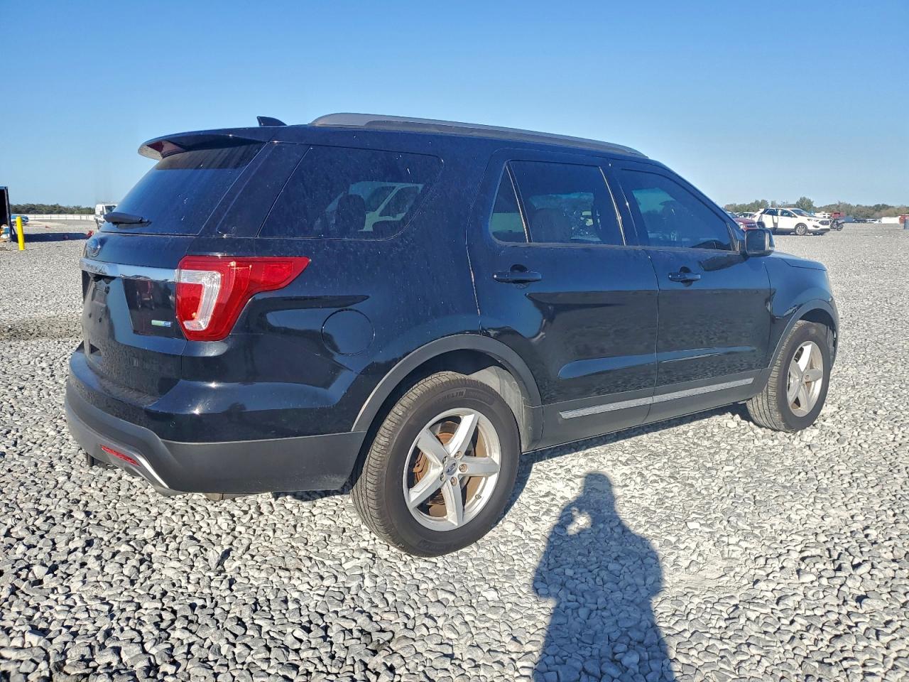 2016 FORD EXPLORER XLT photo 5