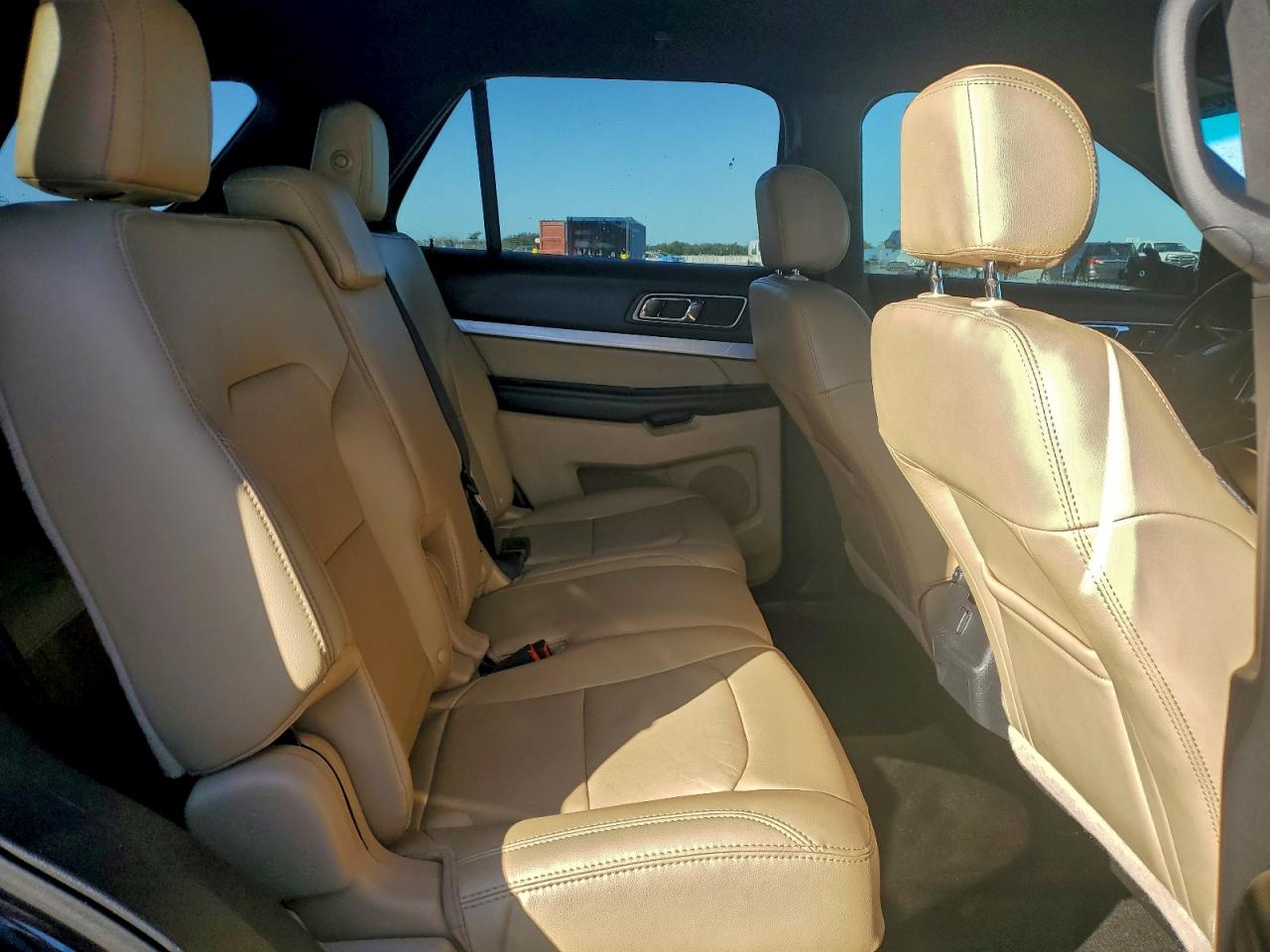 2016 FORD EXPLORER XLT photo 21