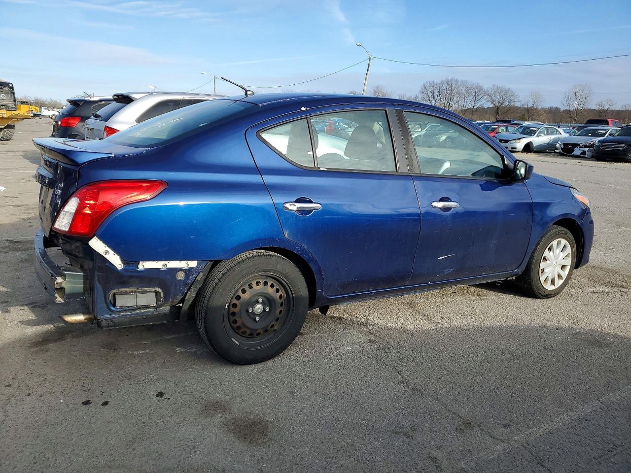 2018 NISSAN VERSA S photo 3