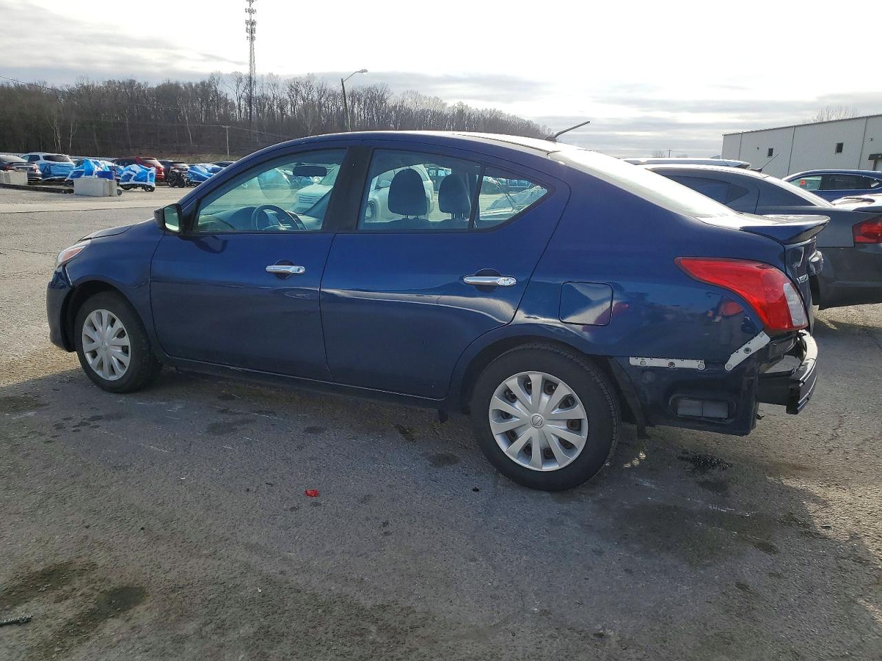 2018 NISSAN VERSA S photo 2