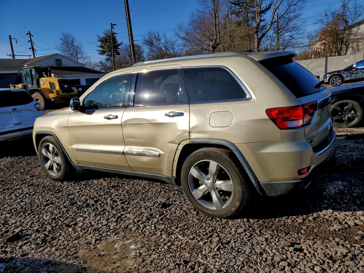2011 JEEP GRAND CHEROKEE OVERLAND photo 2