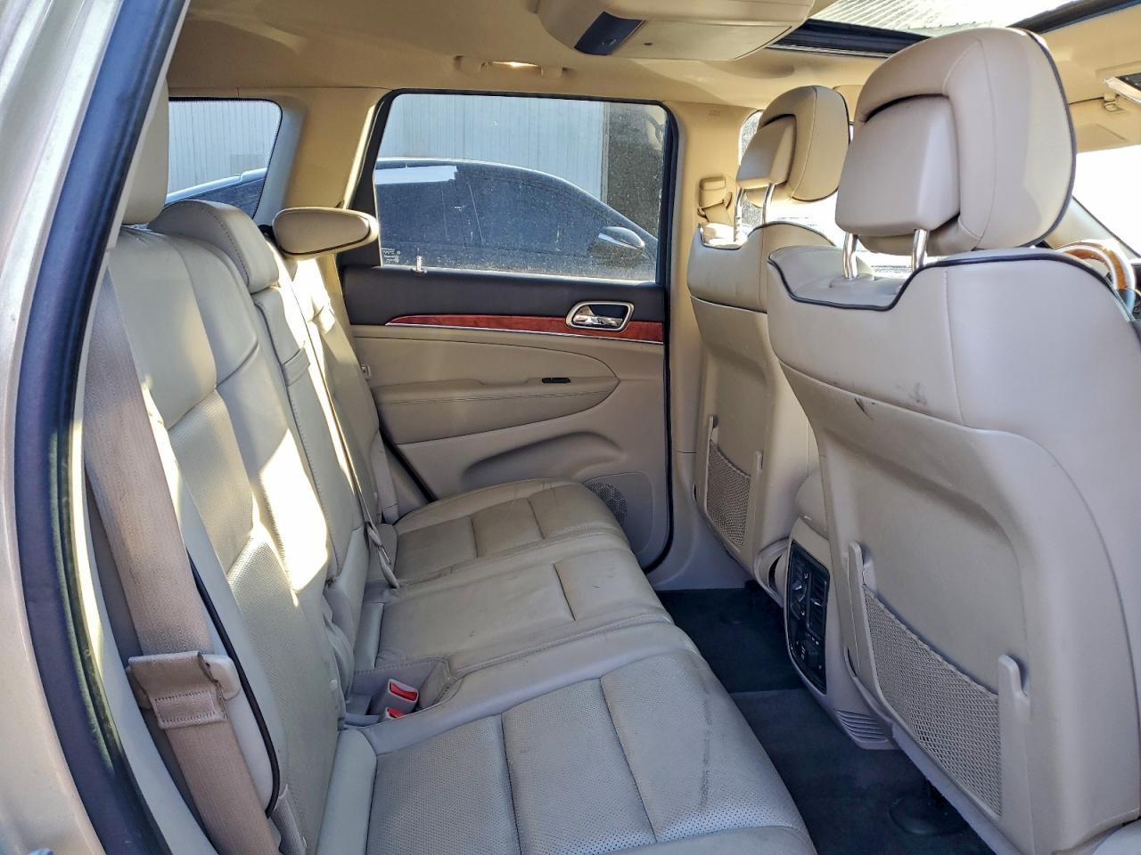 2011 JEEP GRAND CHEROKEE OVERLAND photo 11