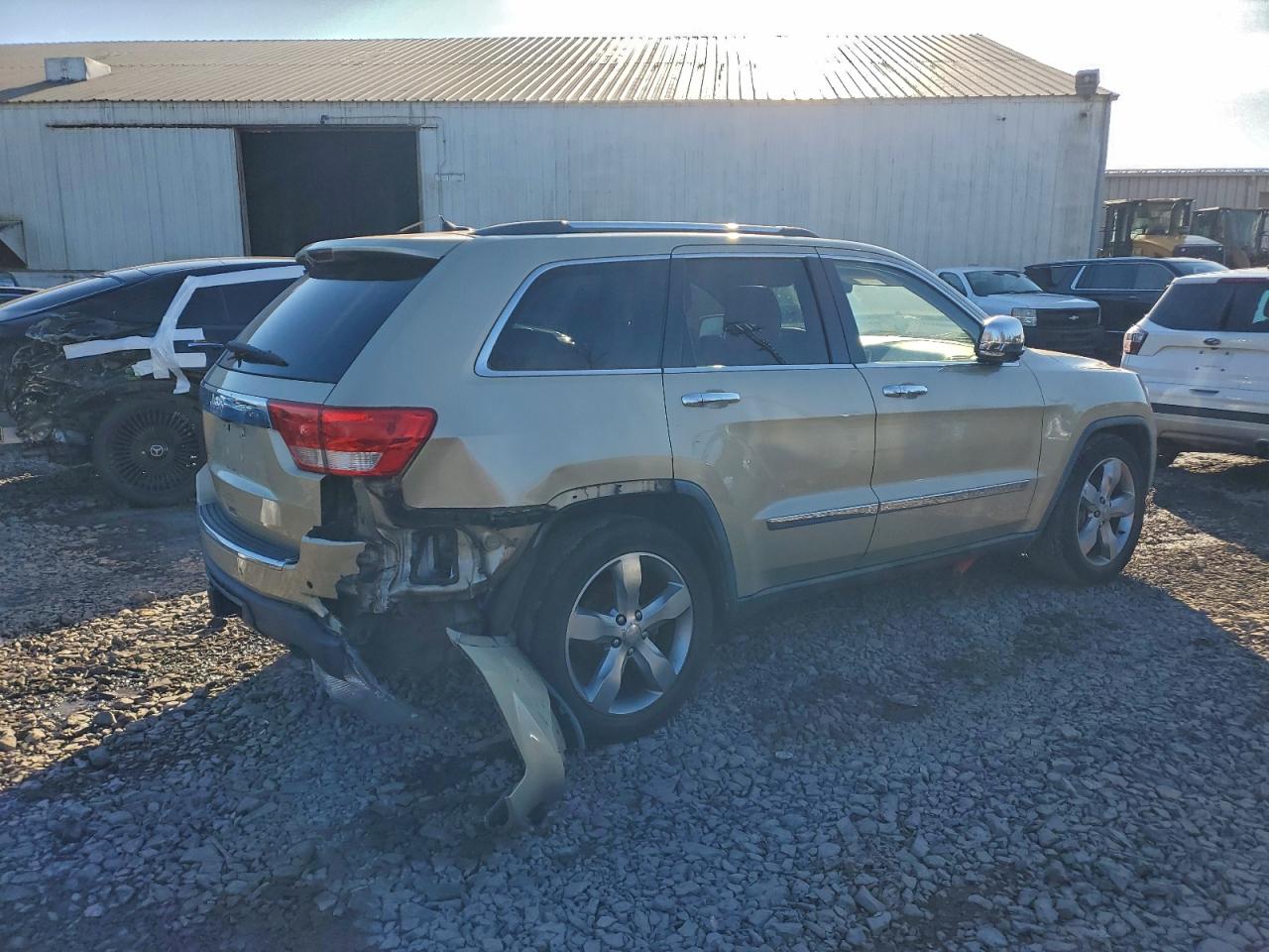 2011 JEEP GRAND CHEROKEE OVERLAND photo 3