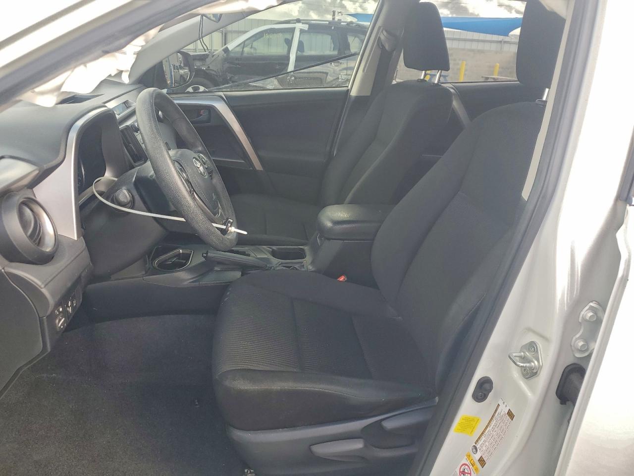 2018 TOYOTA RAV4 LE photo 7
