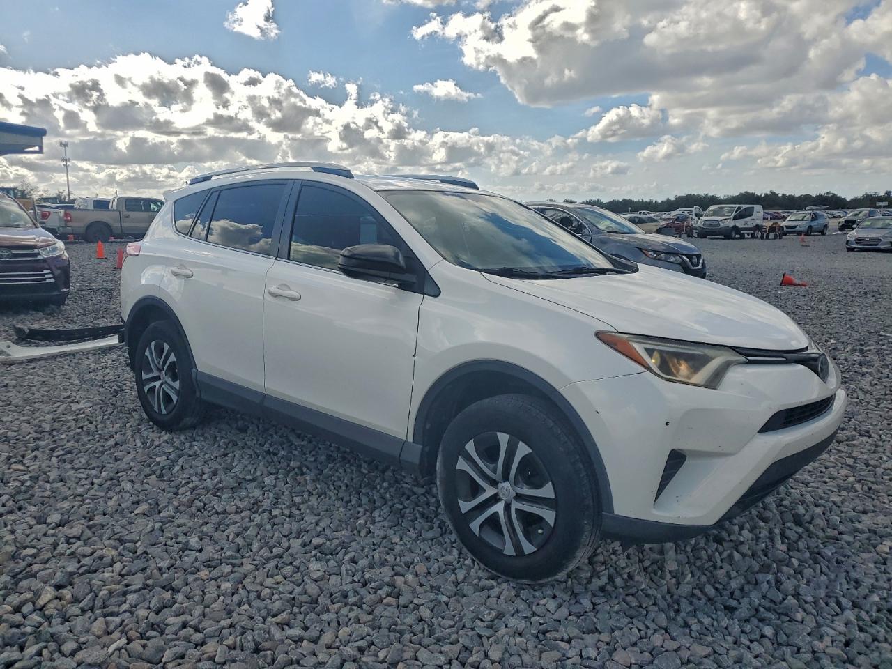 2018 TOYOTA RAV4 LE photo 4