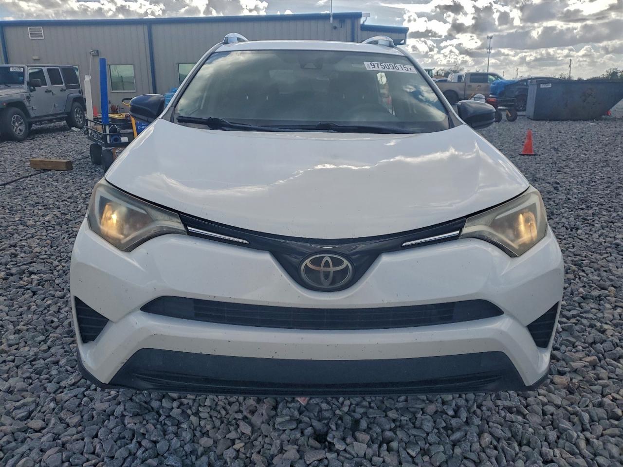 2018 TOYOTA RAV4 LE photo 5
