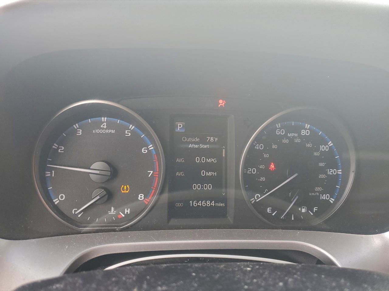 2018 TOYOTA RAV4 LE photo 9
