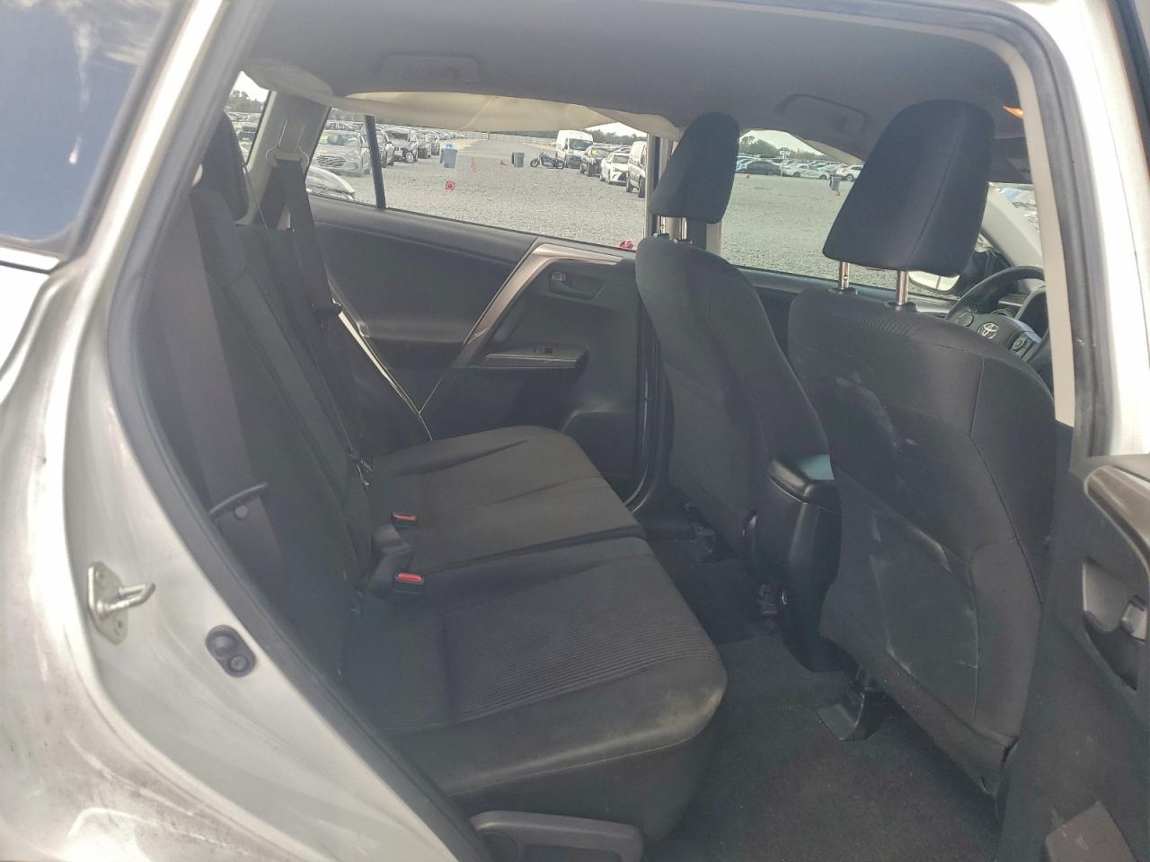2018 TOYOTA RAV4 LE photo 10